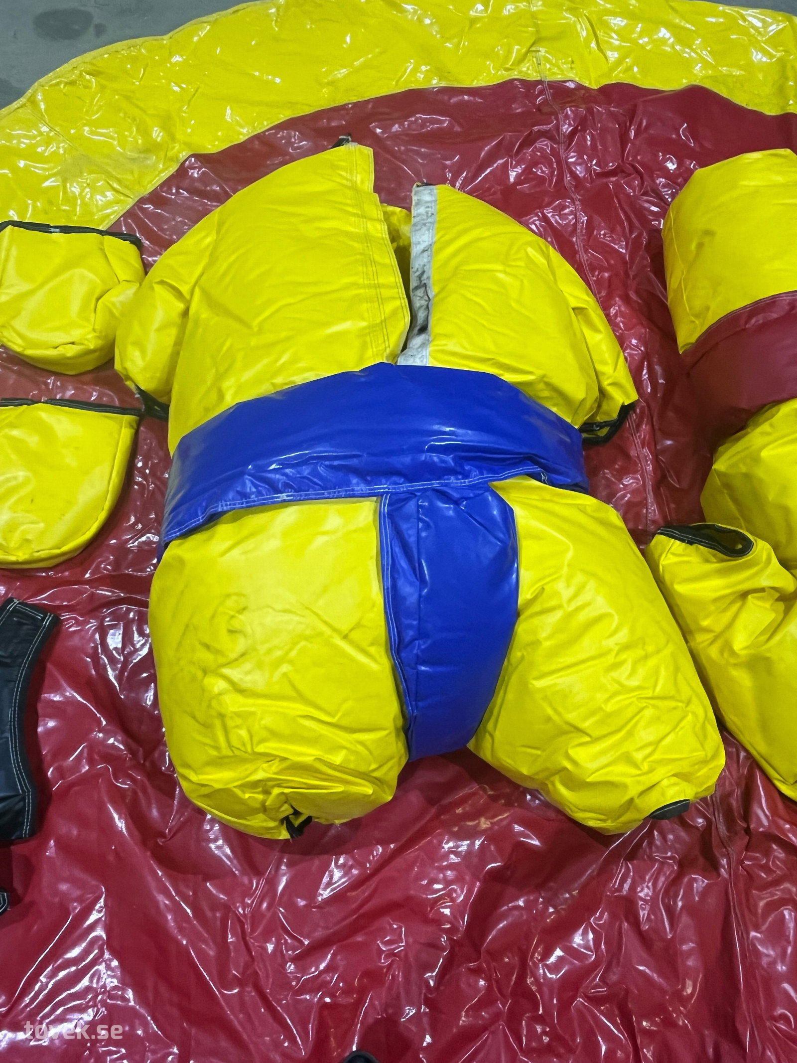 E6-073 sumobrottningsdräkter med brottningsmatta