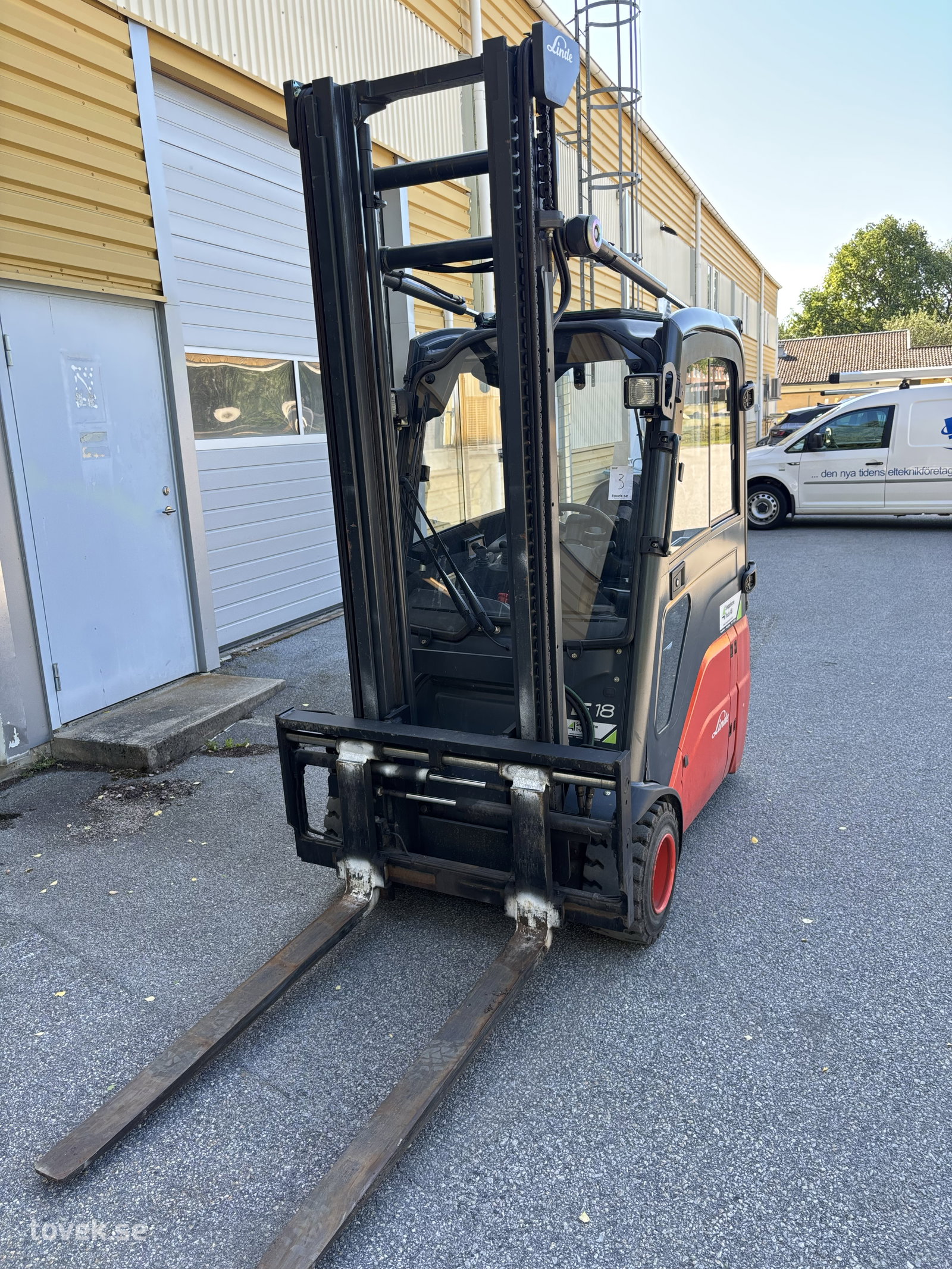 Truck Linde E18, 5492 timmar, årsmodell 2007. Auktionsfirman förbehåller sig rätten att använda trucken på avhämtningen. Avhämtas efter ö.k.