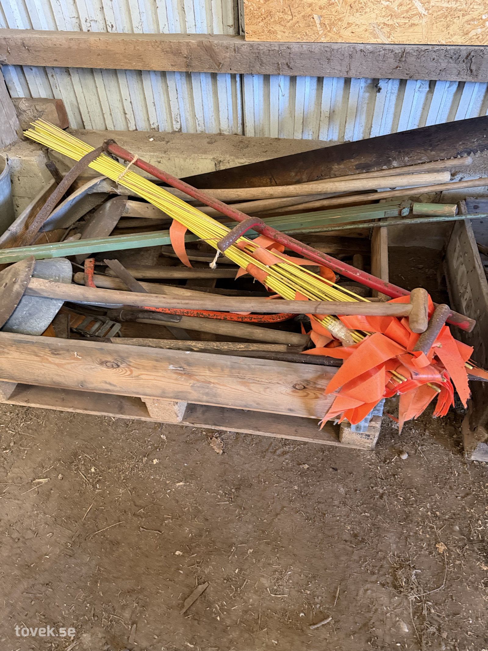 Redskap Handverktyg Flaggor mm