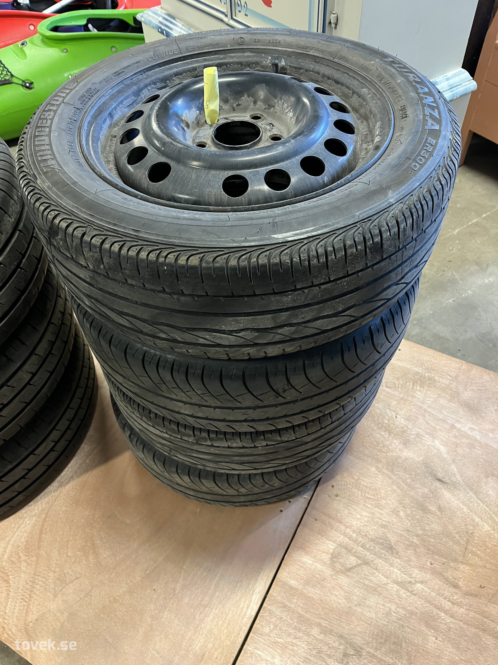 4 st Bridgestone Turanza 185/60 R15 på stålfälg (5-bult)