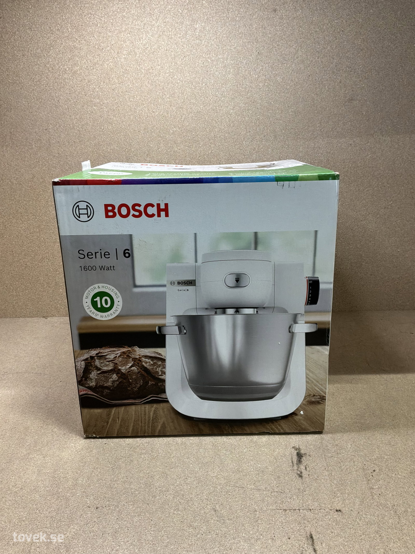 Köksmaskin, Bosch, Series 6, MUMS6EW00, mindre skada på emballage på auktion i Ätran hos Toveks Auktioner