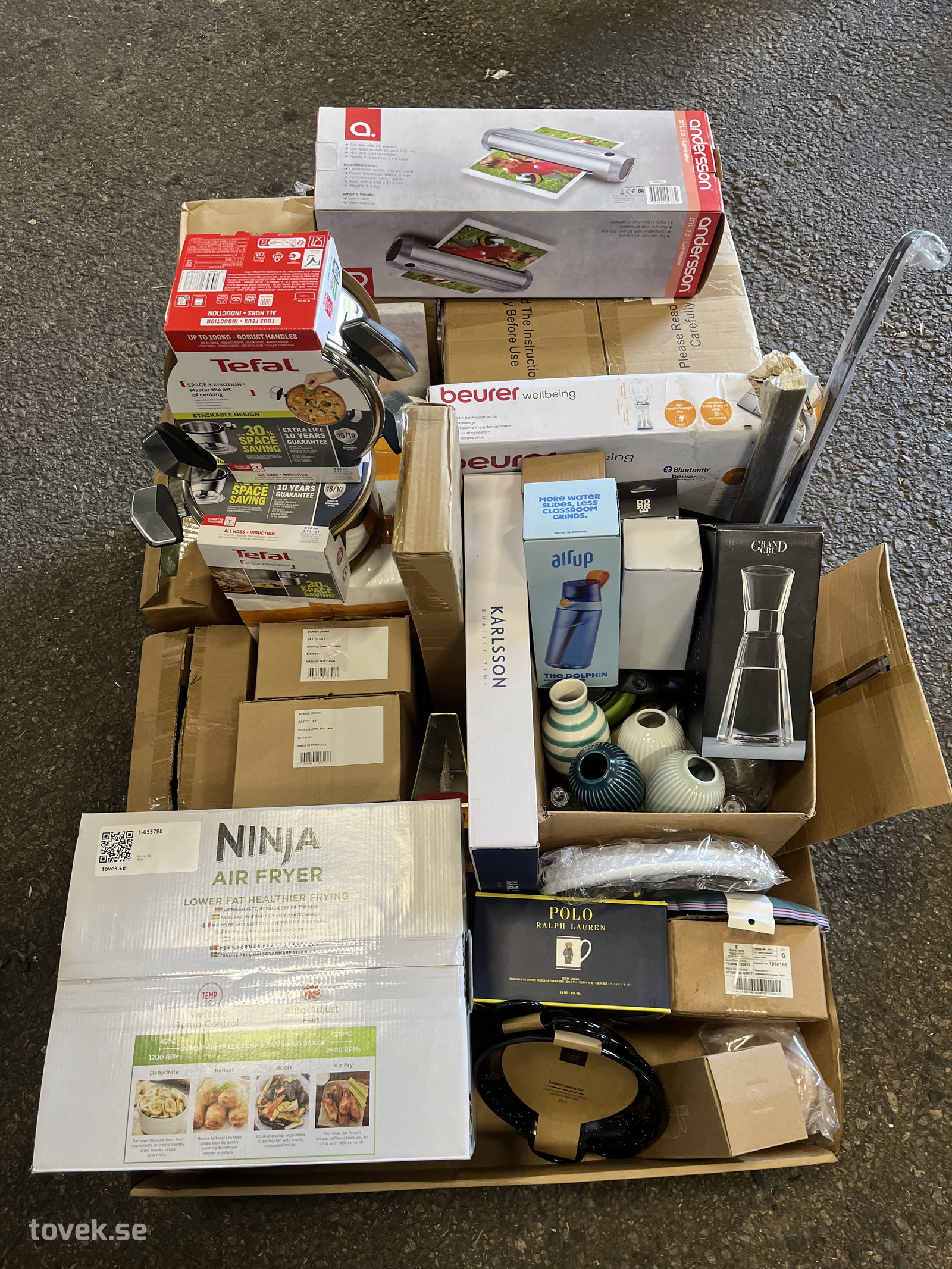 Hushållsprodukter, airfryer, kastruller, m.m på auktion i Ätran hos Toveks Auktioner