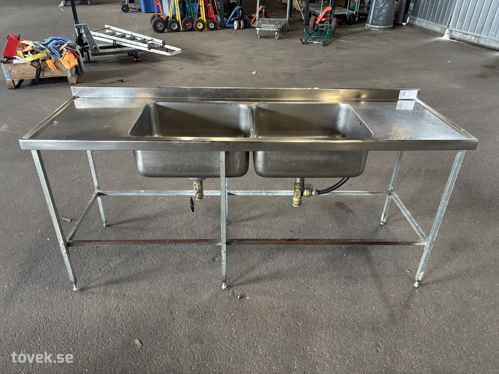 Rostfri diskbänk, ca 200x65cm på auktion i Ätran hos Toveks Auktioner