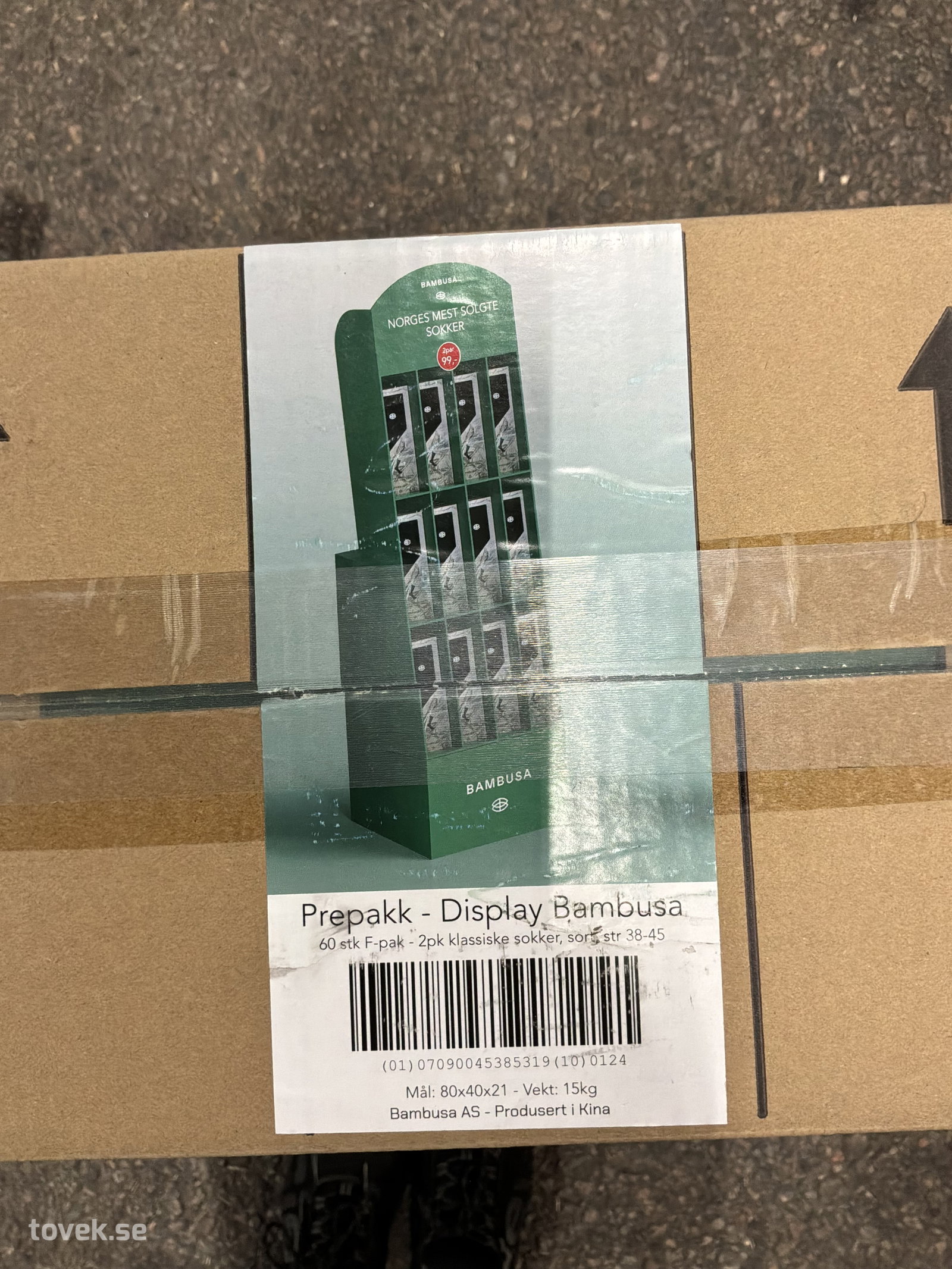 Display inklusive sockar, 60 förpackningar, stl. 38-45 på auktion i Ätran hos Toveks Auktioner