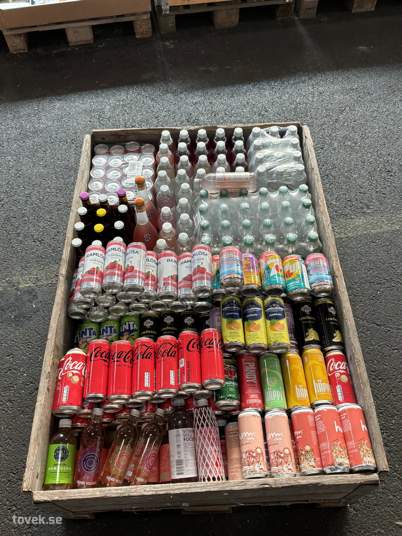 Diverse läsk på auktion i Ätran hos Toveks Auktioner