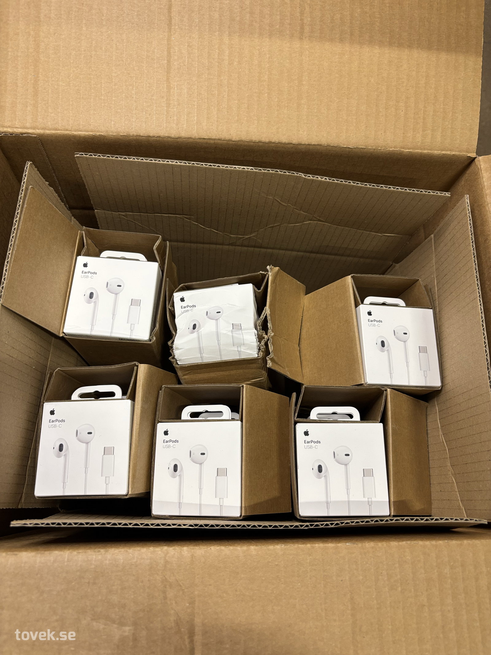EarPods USB-C ca 60st på auktion i Ätran hos Toveks Auktioner