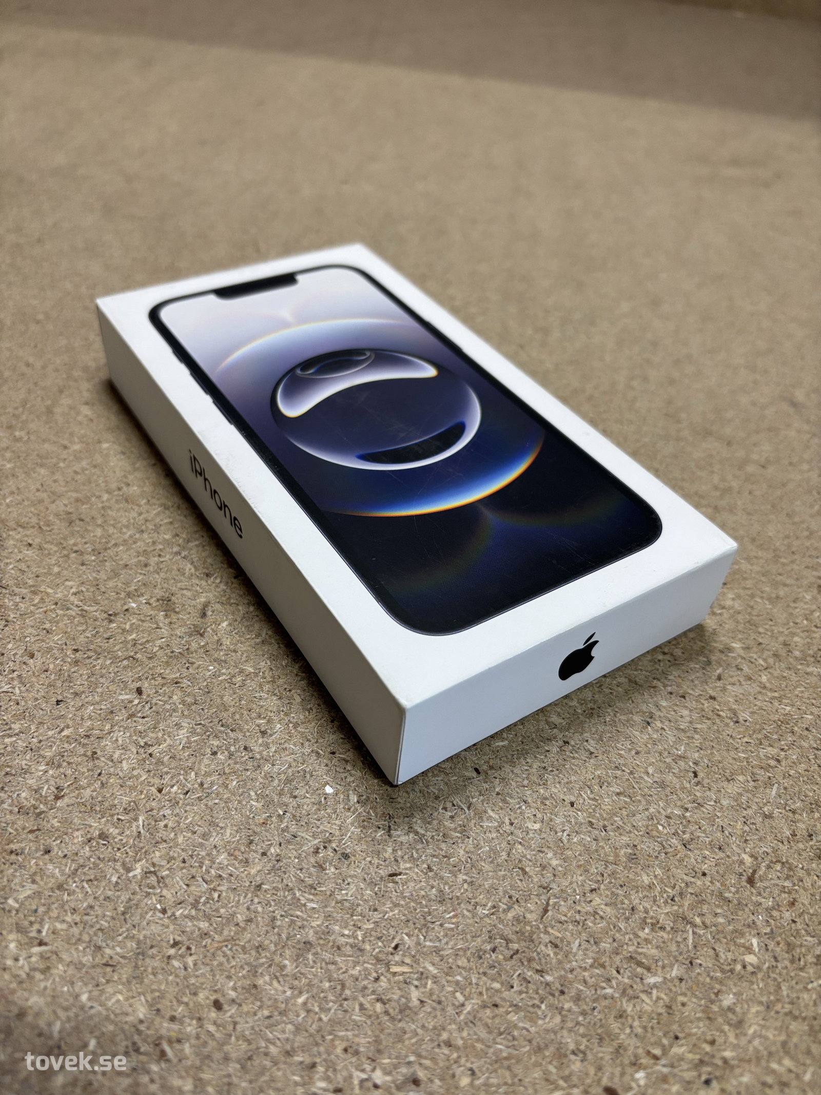 iPhone 16e, Black, 128GB på auktion i Ätran hos Toveks Auktioner