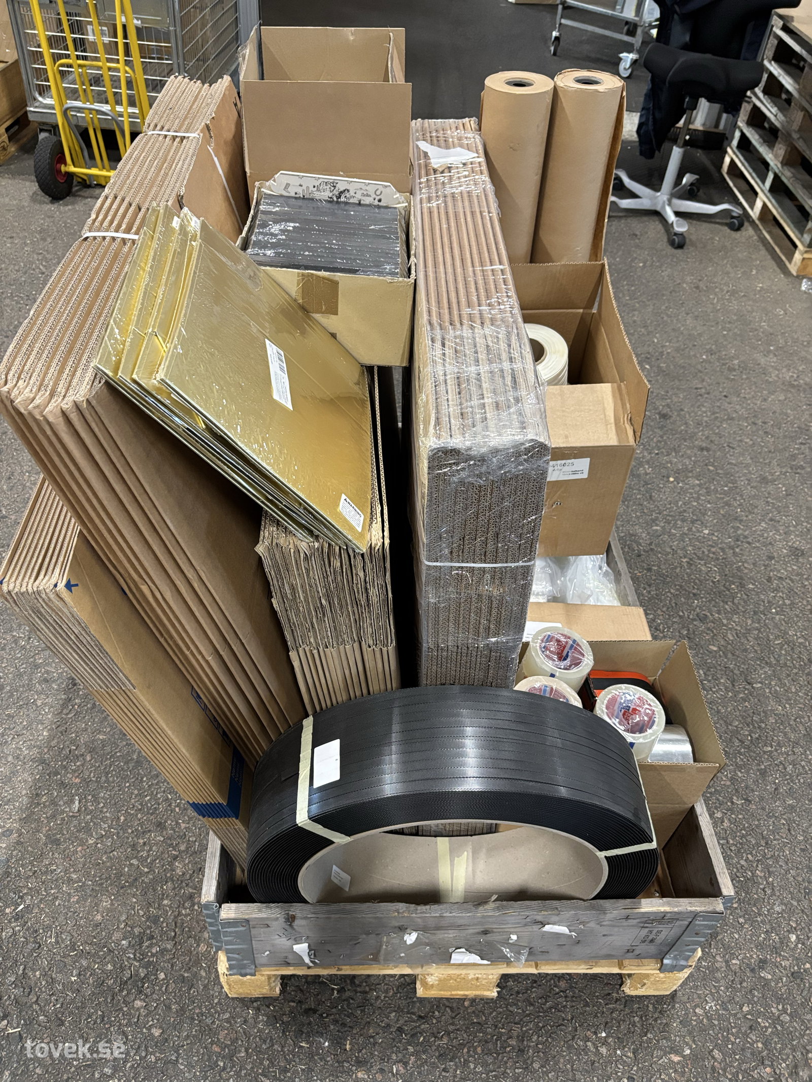 Diverse packmatetial på auktion i Ätran hos Toveks Auktioner