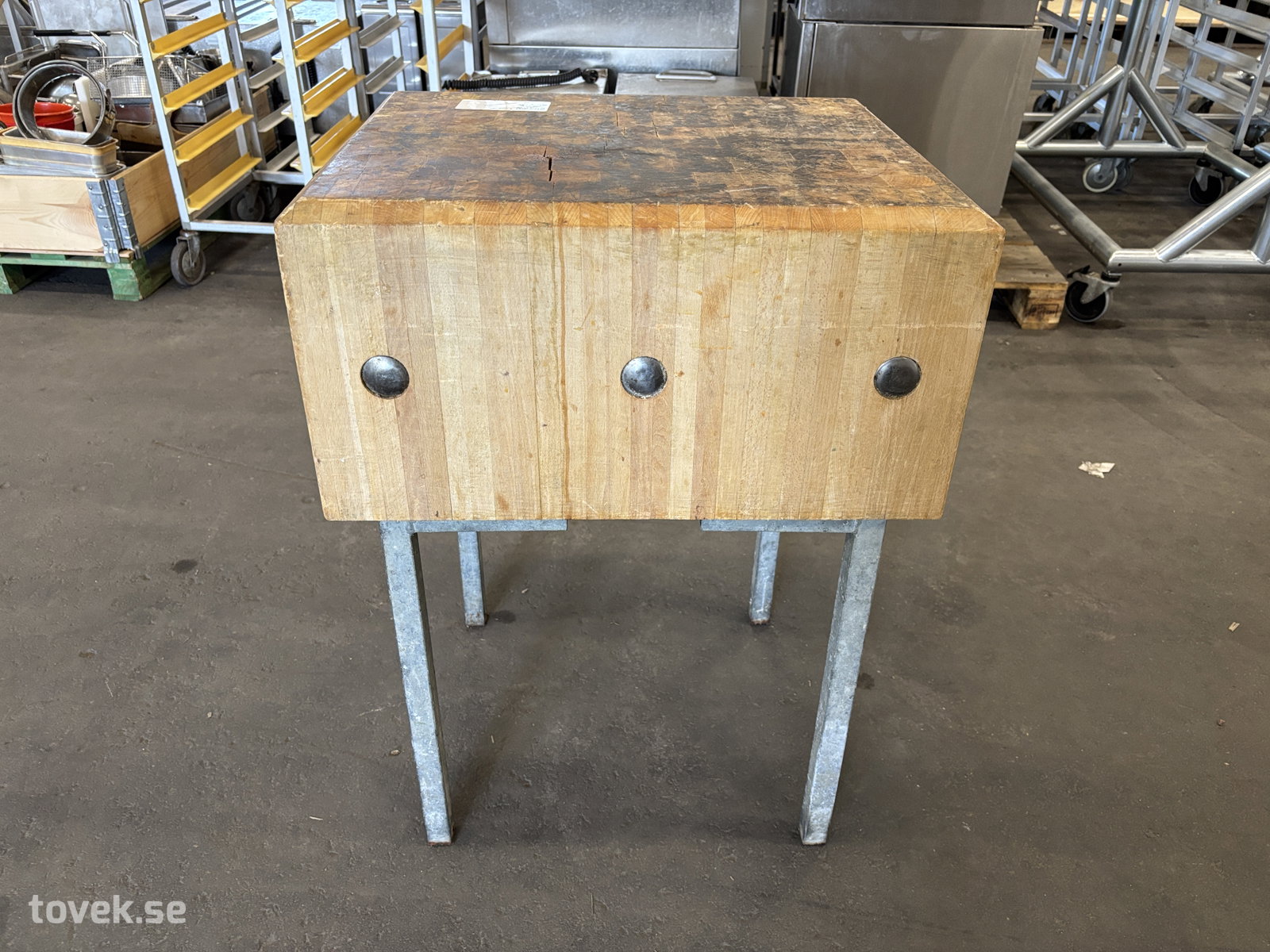 Köttkubb ca 49x59cm på auktion i Ätran hos Toveks Auktioner