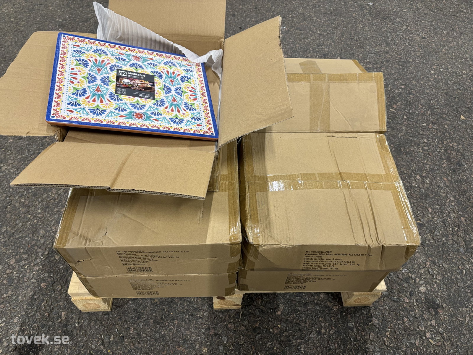Brickor ca 6x8st på auktion i Ätran hos Toveks Auktioner