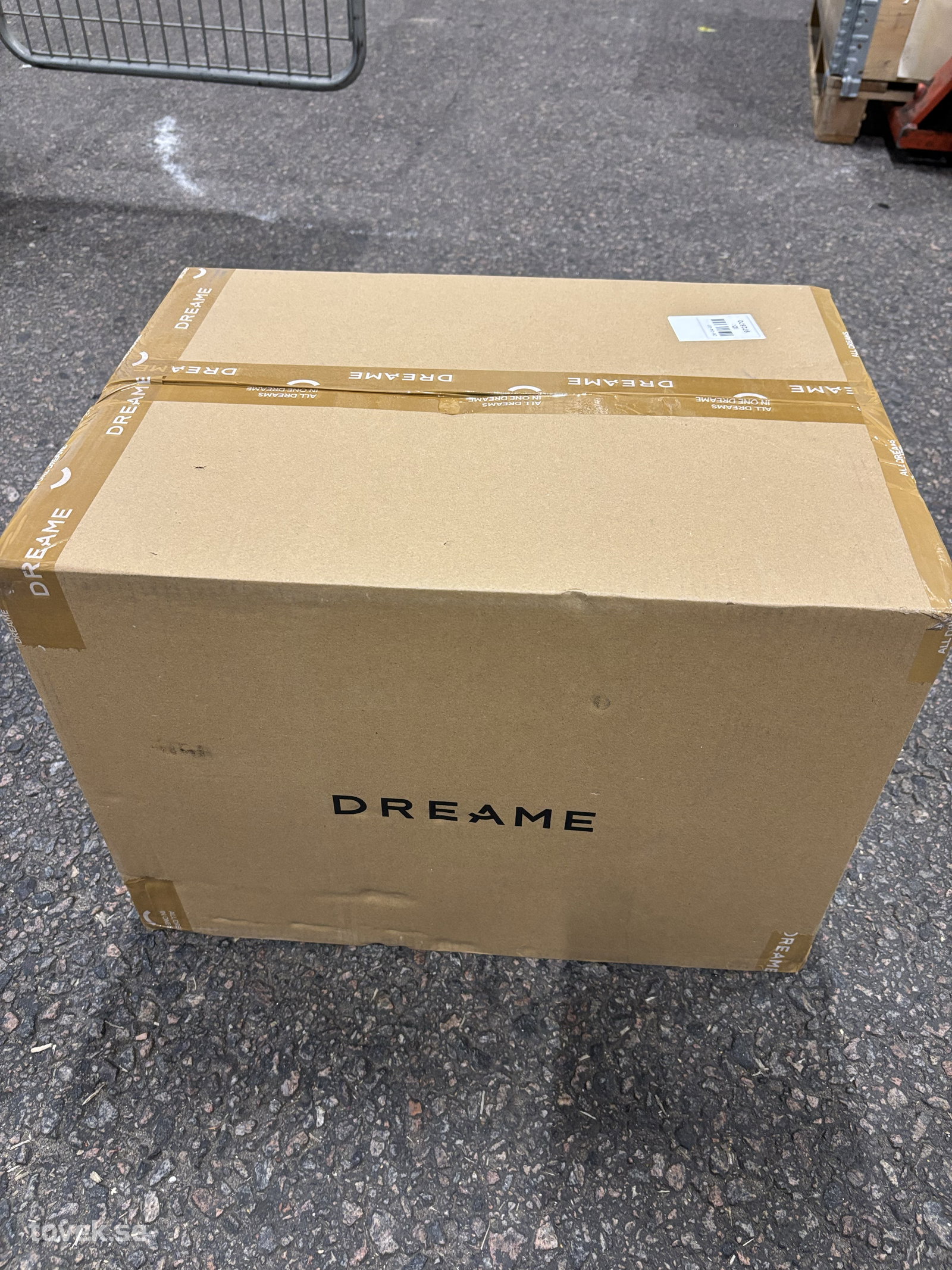 Robotdammsugare Dreame D20 Plus på auktion i Ätran hos Toveks Auktioner