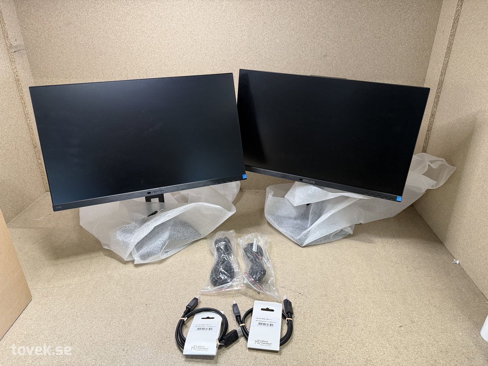 Monitor, Philips, 2st, begagnade, okänt skick på auktion i Ätran hos Toveks Auktioner