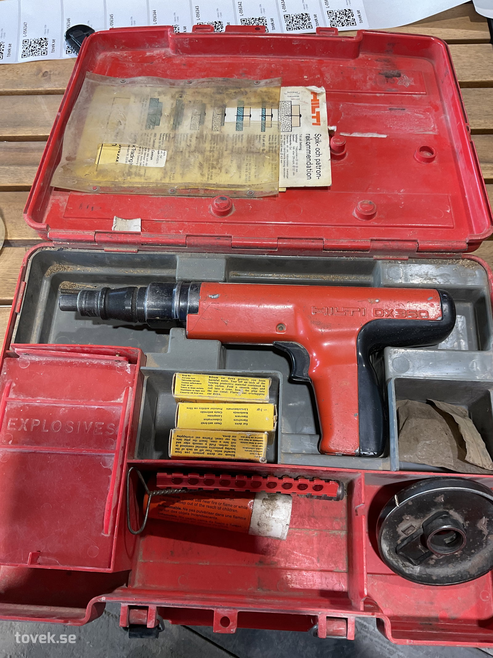 Spikpistol Hilton DX350 på auktion i Tuna Hästberg, Idkerberget hos Toveks Auktioner