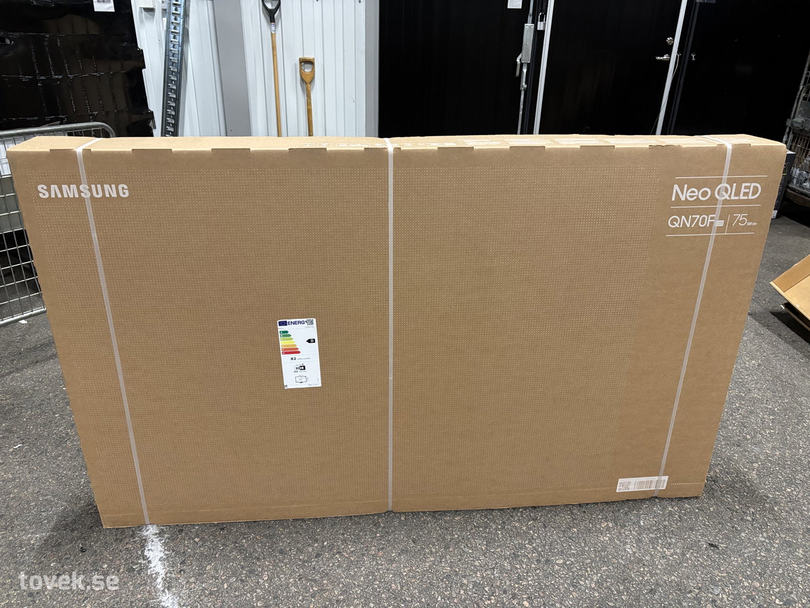 Tv 75” Samsung Neo QLED, QN70F, skada på emballage på auktion i Ätran hos Toveks Auktioner