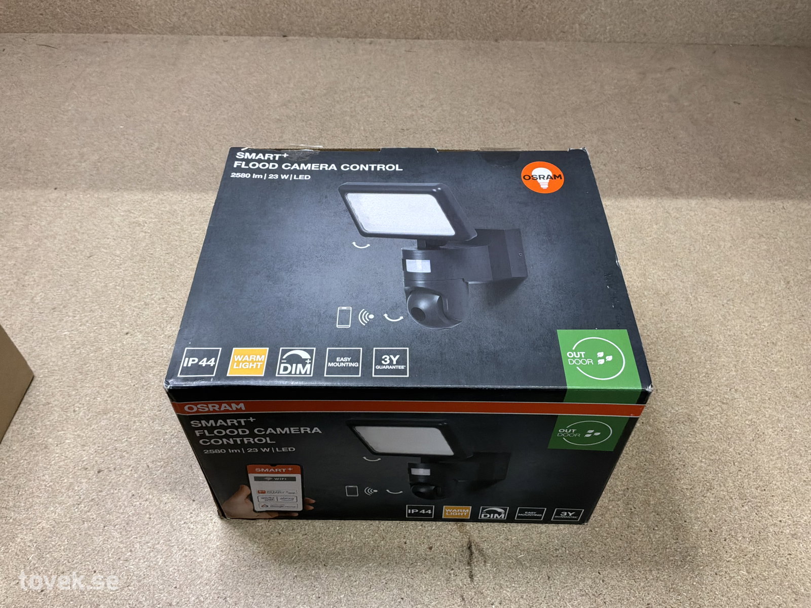 Utomhusstrålkastare med kamera och rörelsesensor, Osram, 4st varav en är bruten förpackning på auktion i Ätran hos Toveks Auktioner