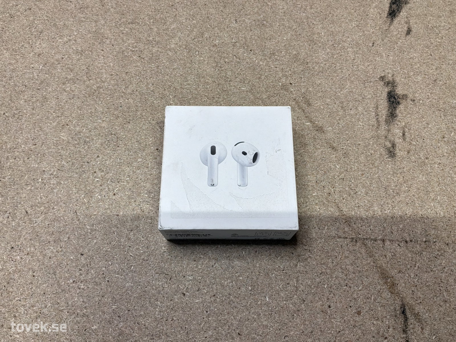 AirPods 4 på auktion i Ätran hos Toveks Auktioner