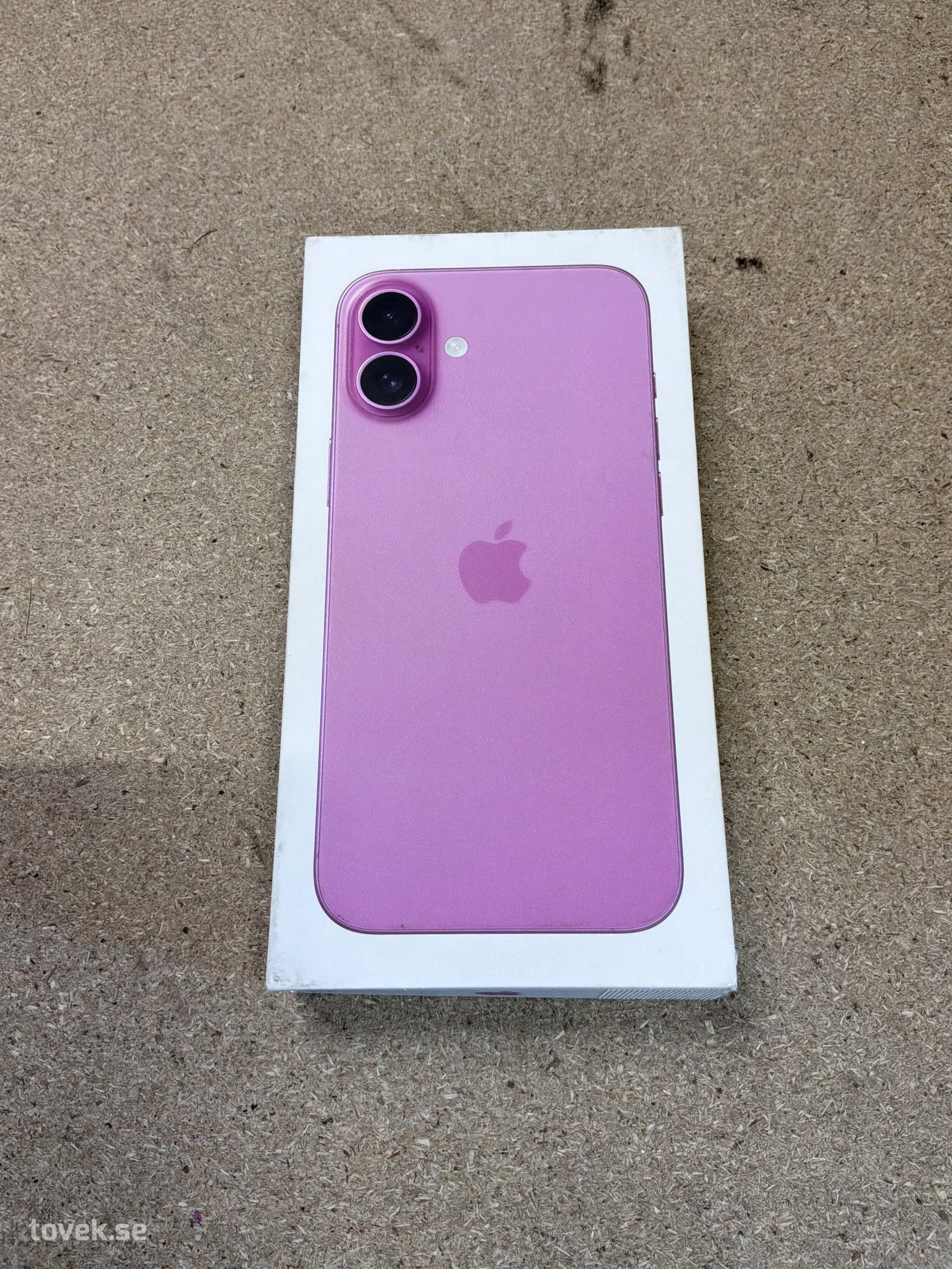 iPhone 16 Pro, begagnad, okänt skick på auktion i Ätran hos Toveks Auktioner