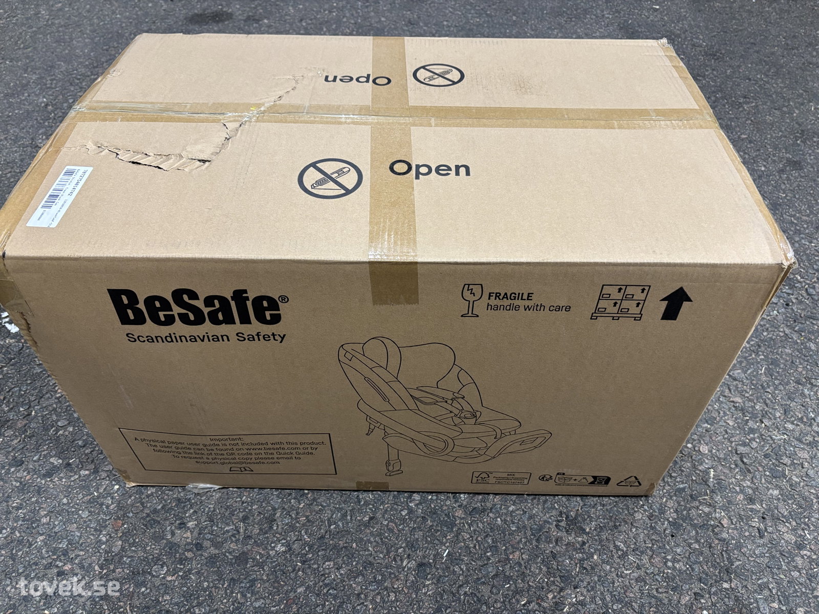 Bilbarnstol BeSafe Stretch, skadat och smutsigt emballage på auktion i Ätran hos Toveks Auktioner