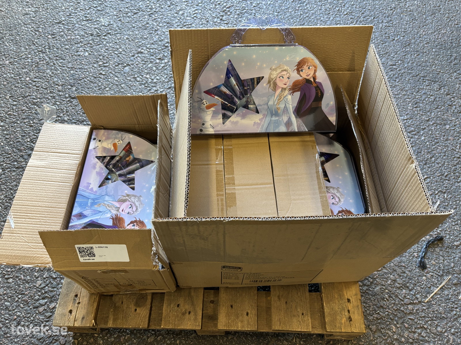 Målarväskor Frozen/Frost ca 18st på auktion i Ätran hos Toveks Auktioner