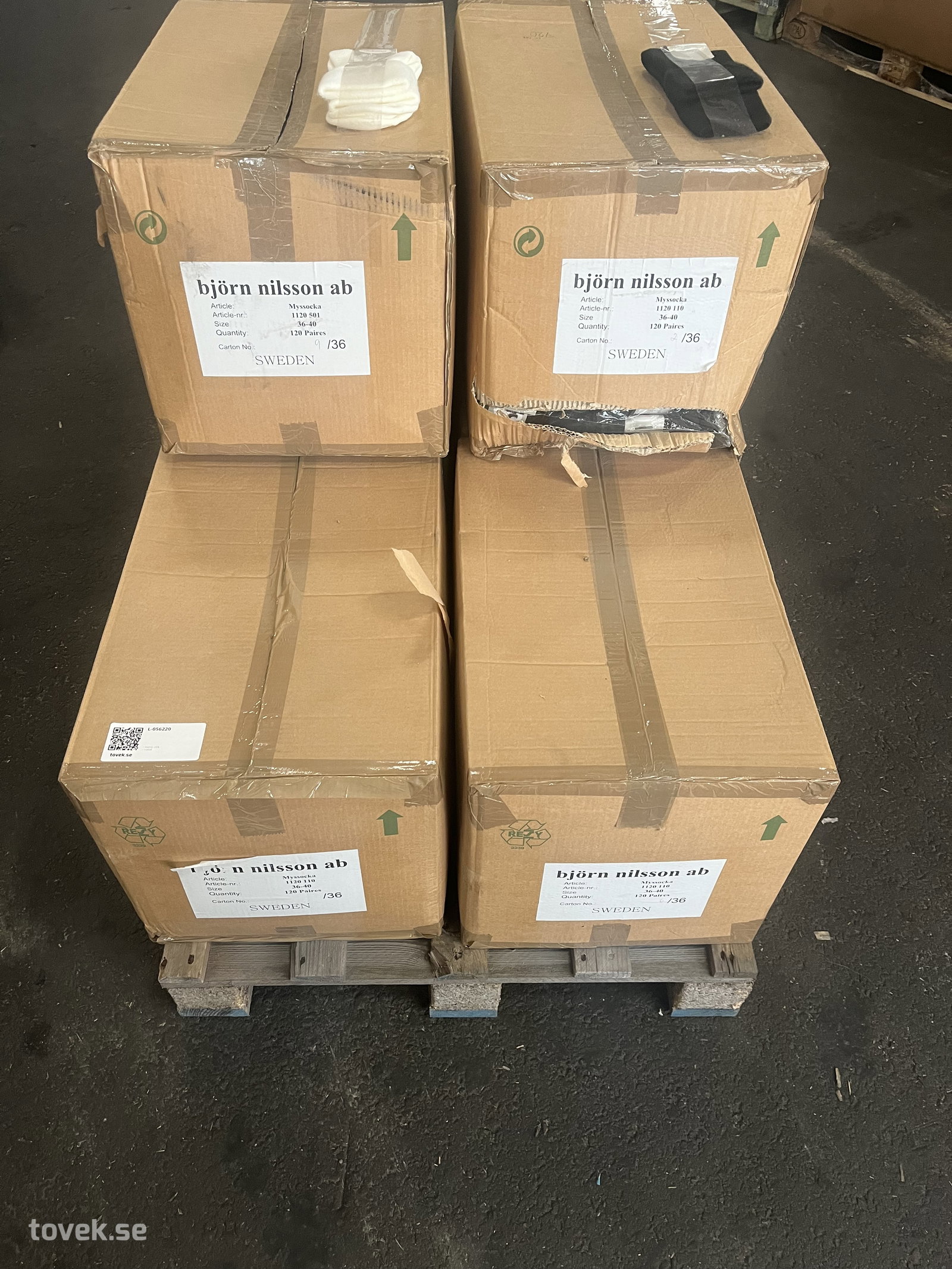 Sockor ca 720 par, sockställ 4st på auktion i Ätran hos Toveks Auktioner