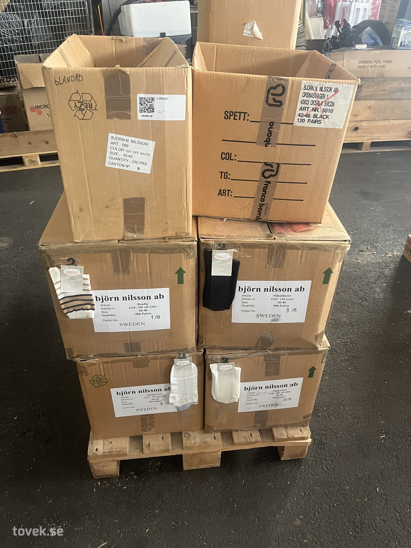 Sockor blandat Ca 4000 par, 4st sockställ på auktion i Ätran hos Toveks Auktioner