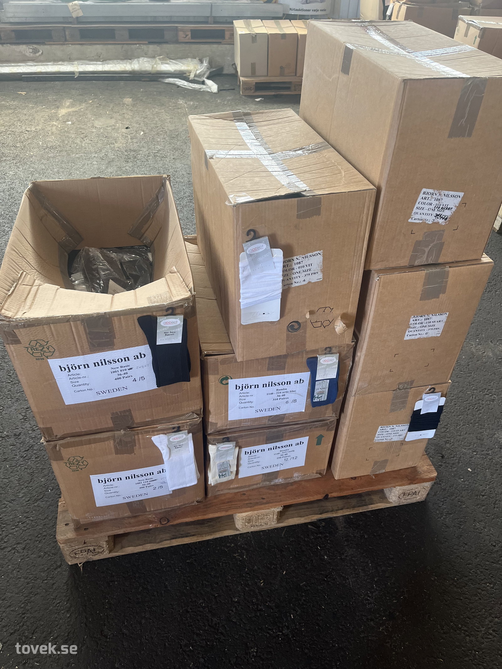 Diverse sockor ca 2500, sockställ 4st på auktion i Ätran hos Toveks Auktioner