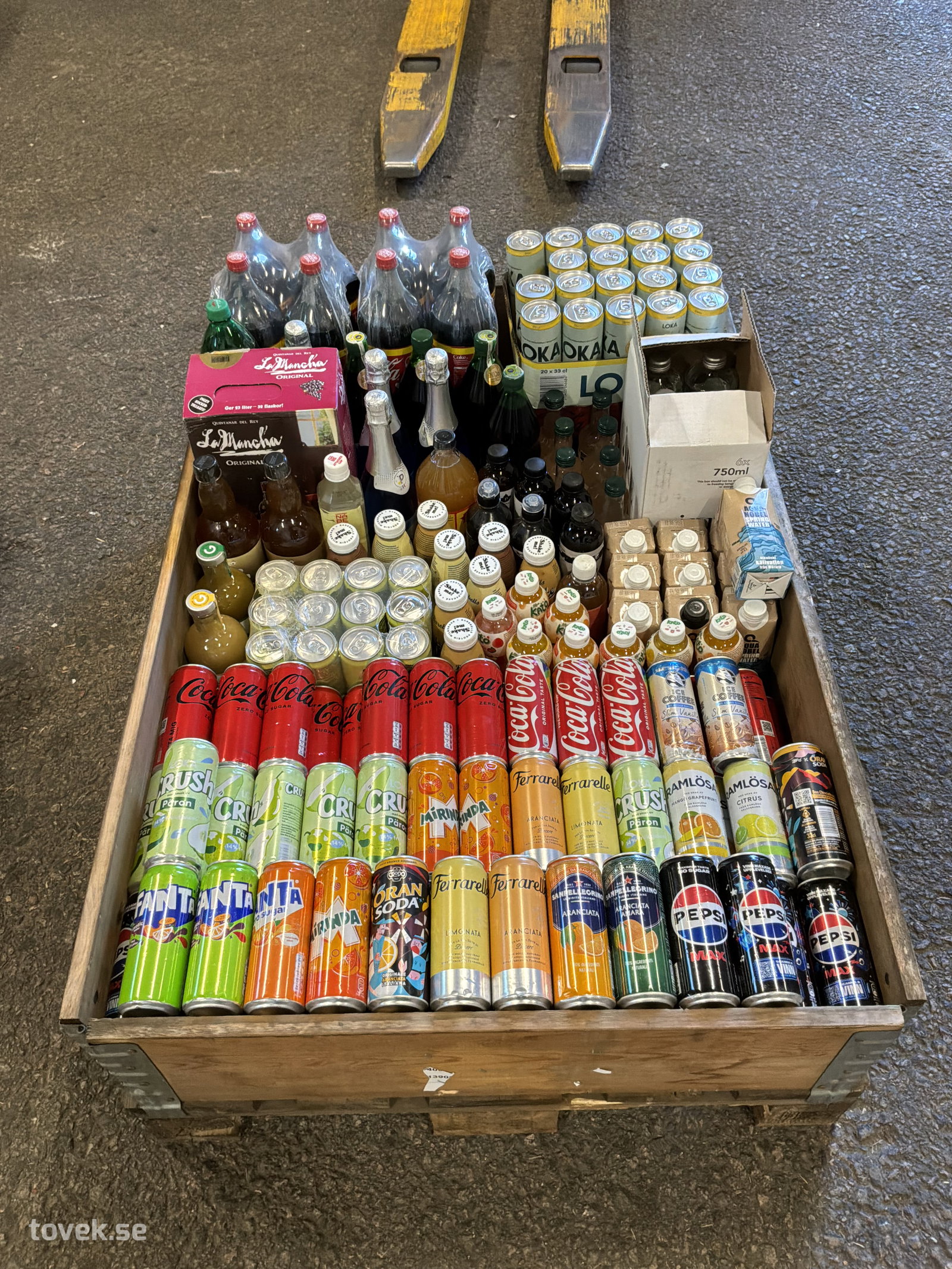 Diverse läsk och drycker på auktion i Ätran hos Toveks Auktioner