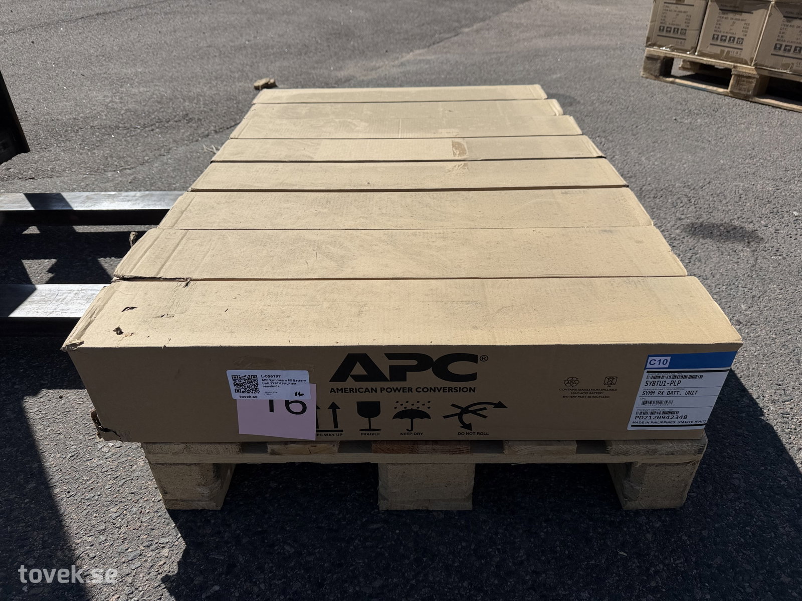 APC Symmetra PX Battery Unit SYBTU1-PLP 8st oanvända på auktion i Ätran hos Toveks Auktioner