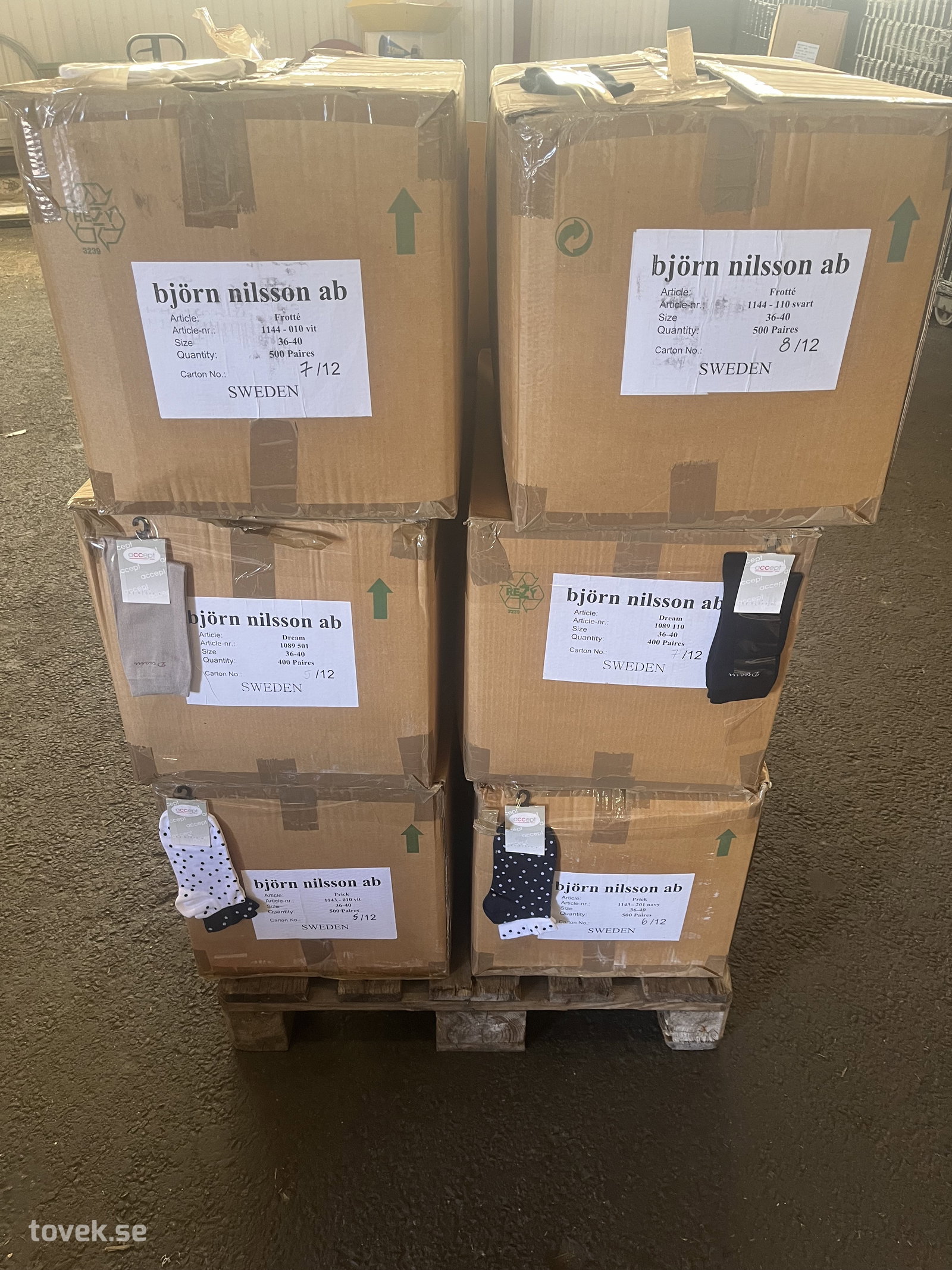 Diverse sockor ca 4000 par, sockställ 4st på auktion i Ätran hos Toveks Auktioner