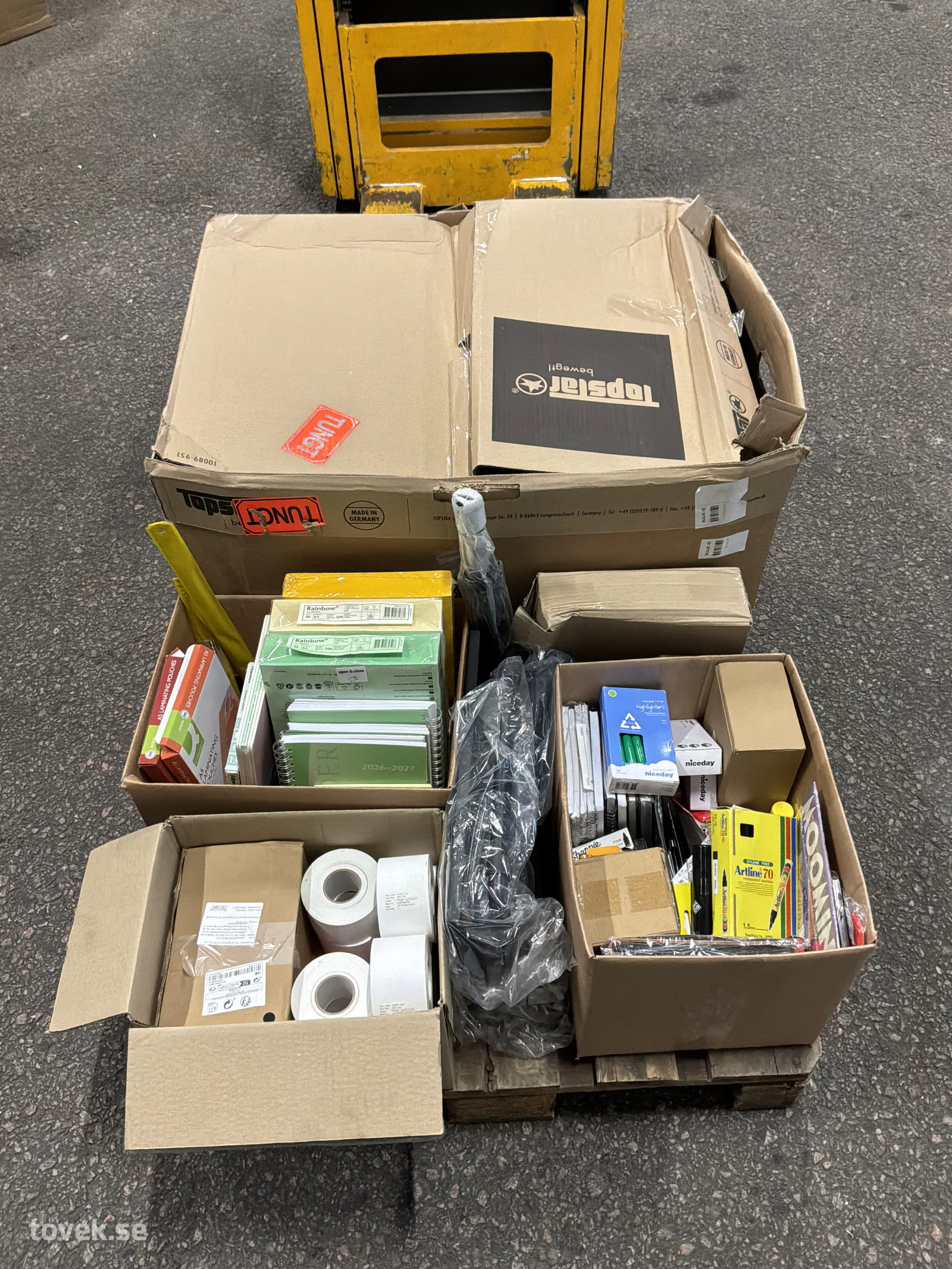 Kontorsmaterial, stol, m.m på auktion i Ätran hos Toveks Auktioner
