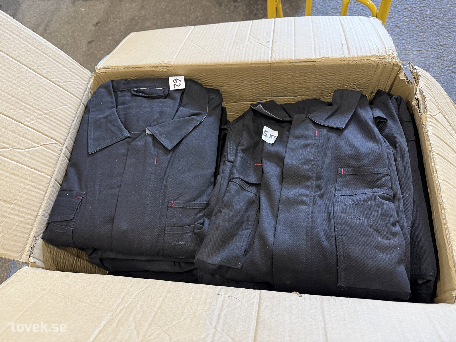 Arbetsoveraller strl: 62/5XL - 8 st på auktion i Ätran hos Toveks Auktioner