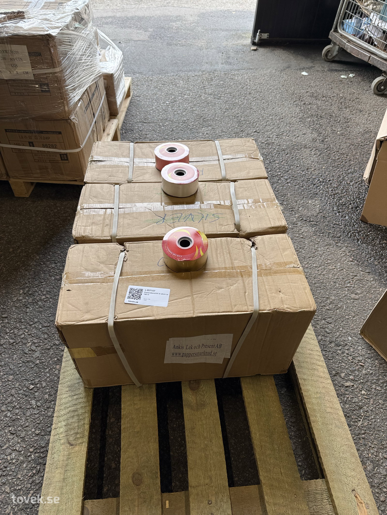 Presentband 91 m x5cm ca 180 st på auktion i Ätran hos Toveks Auktioner