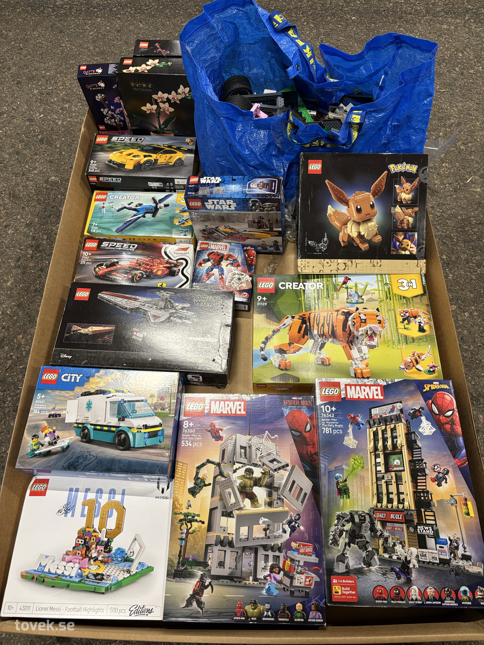 Lego nytt och begagnat på auktion i Ätran hos Toveks Auktioner