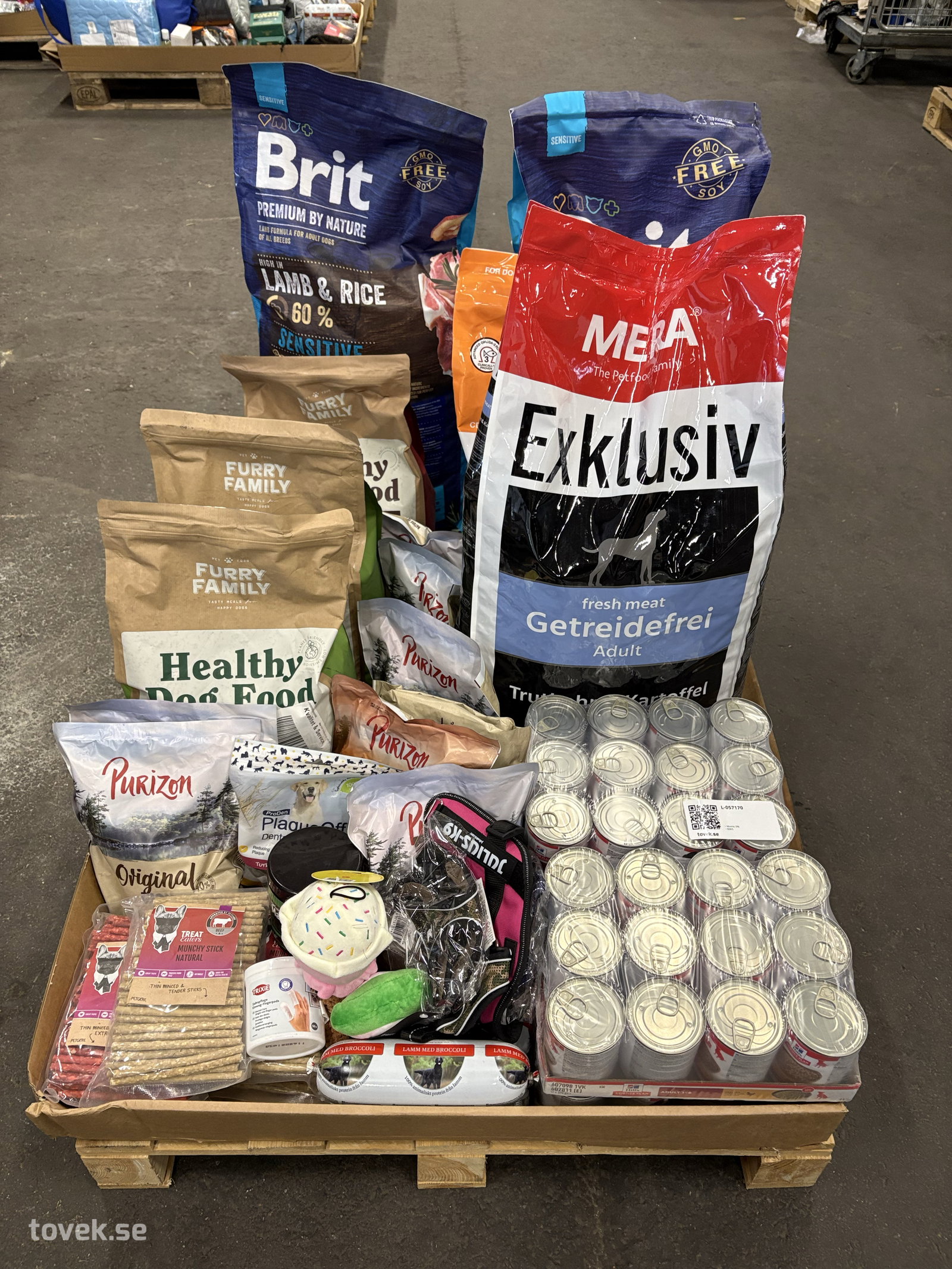 Hundmat, hundben, tillbehör, mm på auktion i Ätran hos Toveks Auktioner