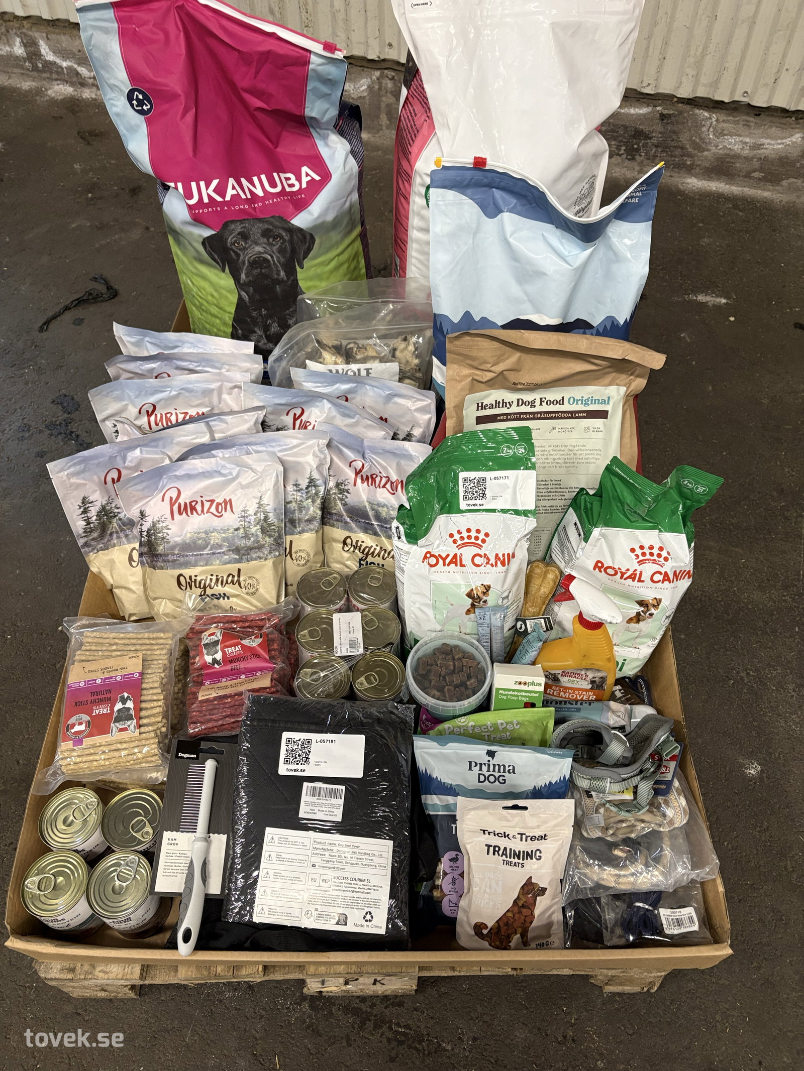 Hundmat, hundben, selar, tillbehör, mm på auktion i Ätran hos Toveks Auktioner
