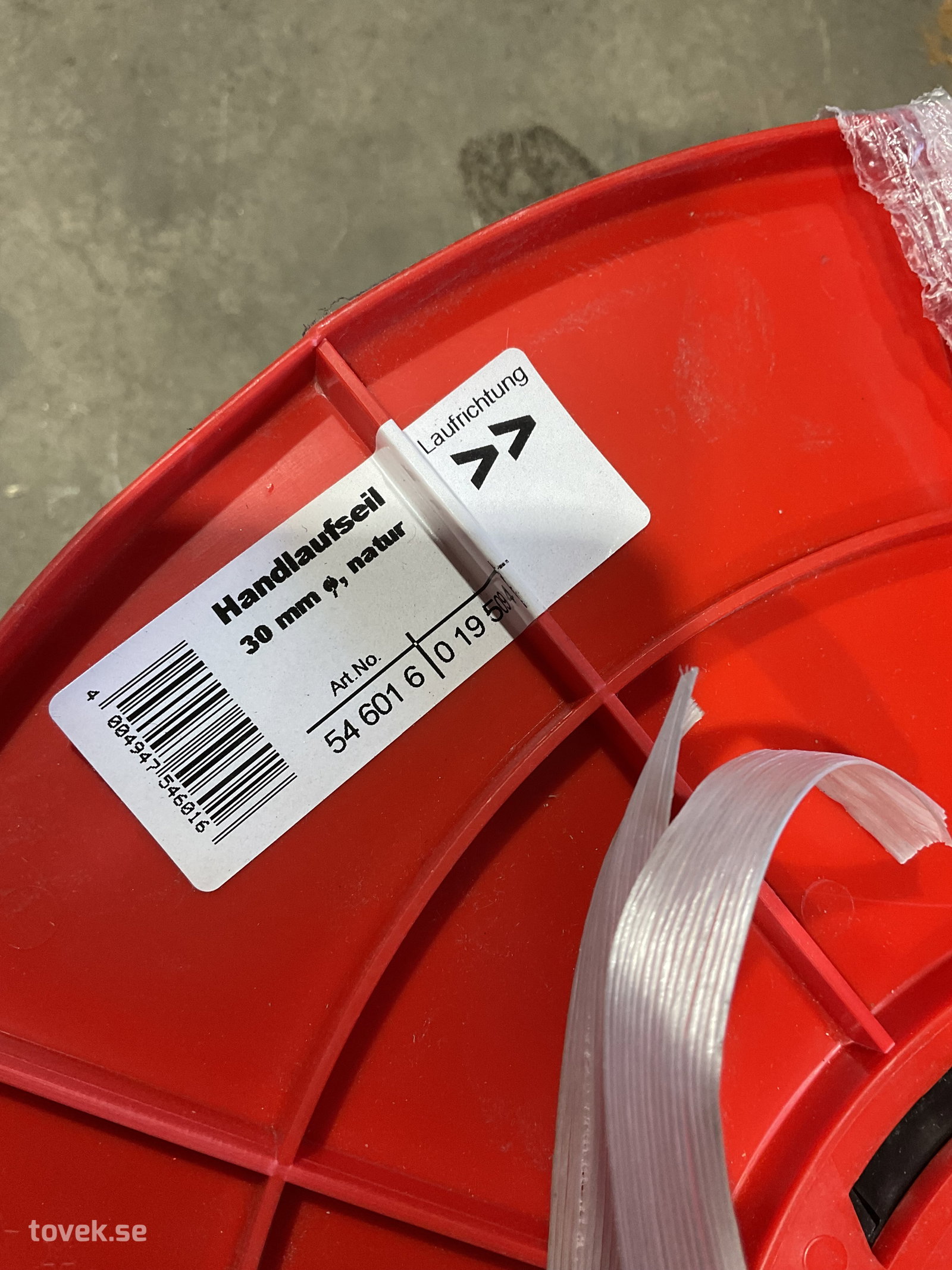 Rulle med tjockt rep 30 meter på auktion i Tuna Hästberg, Idkerberget hos Toveks Auktioner