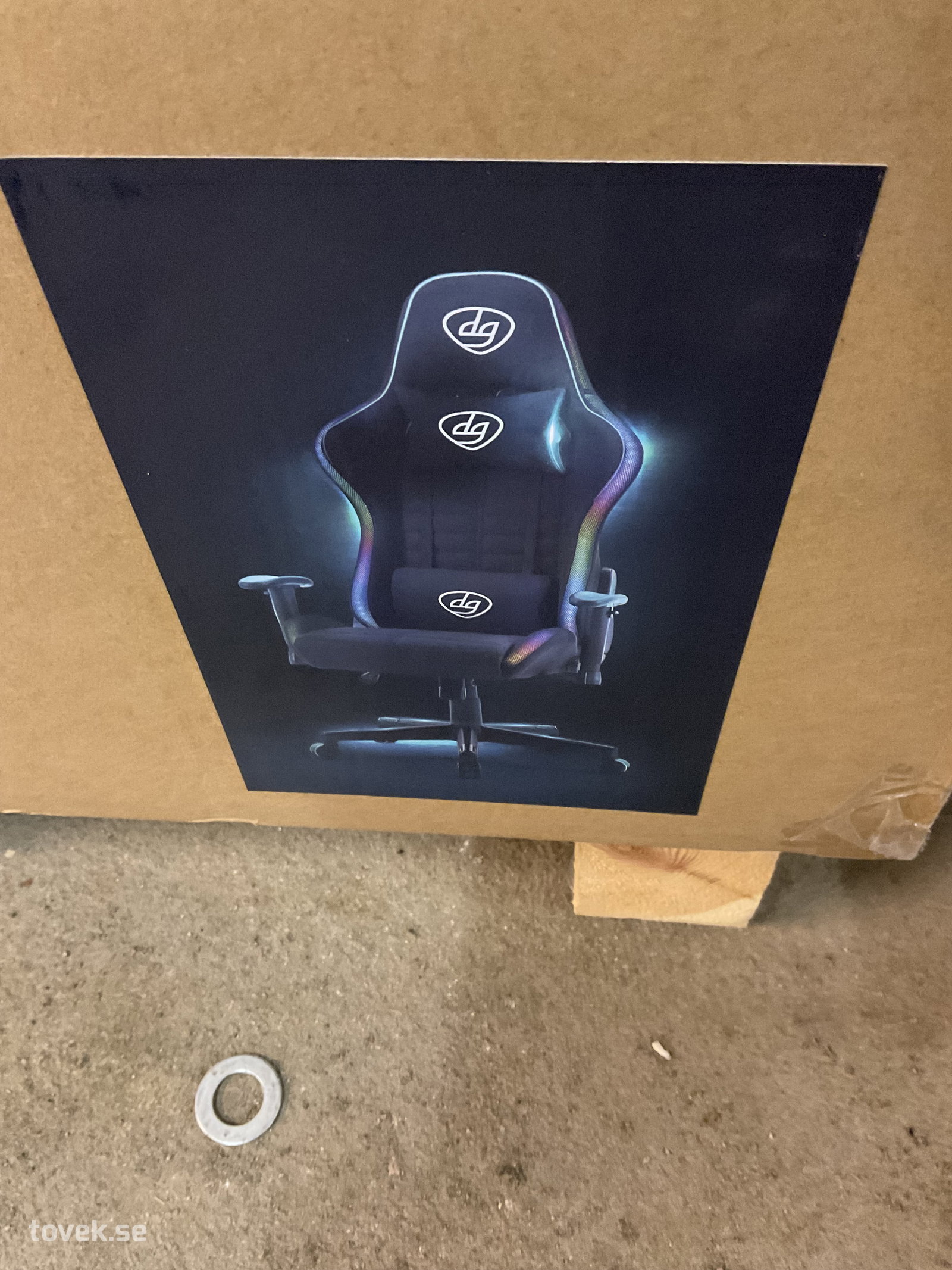Gamingstol, ny i kartong på auktion i Tuna Hästberg, Idkerberget hos Toveks Auktioner