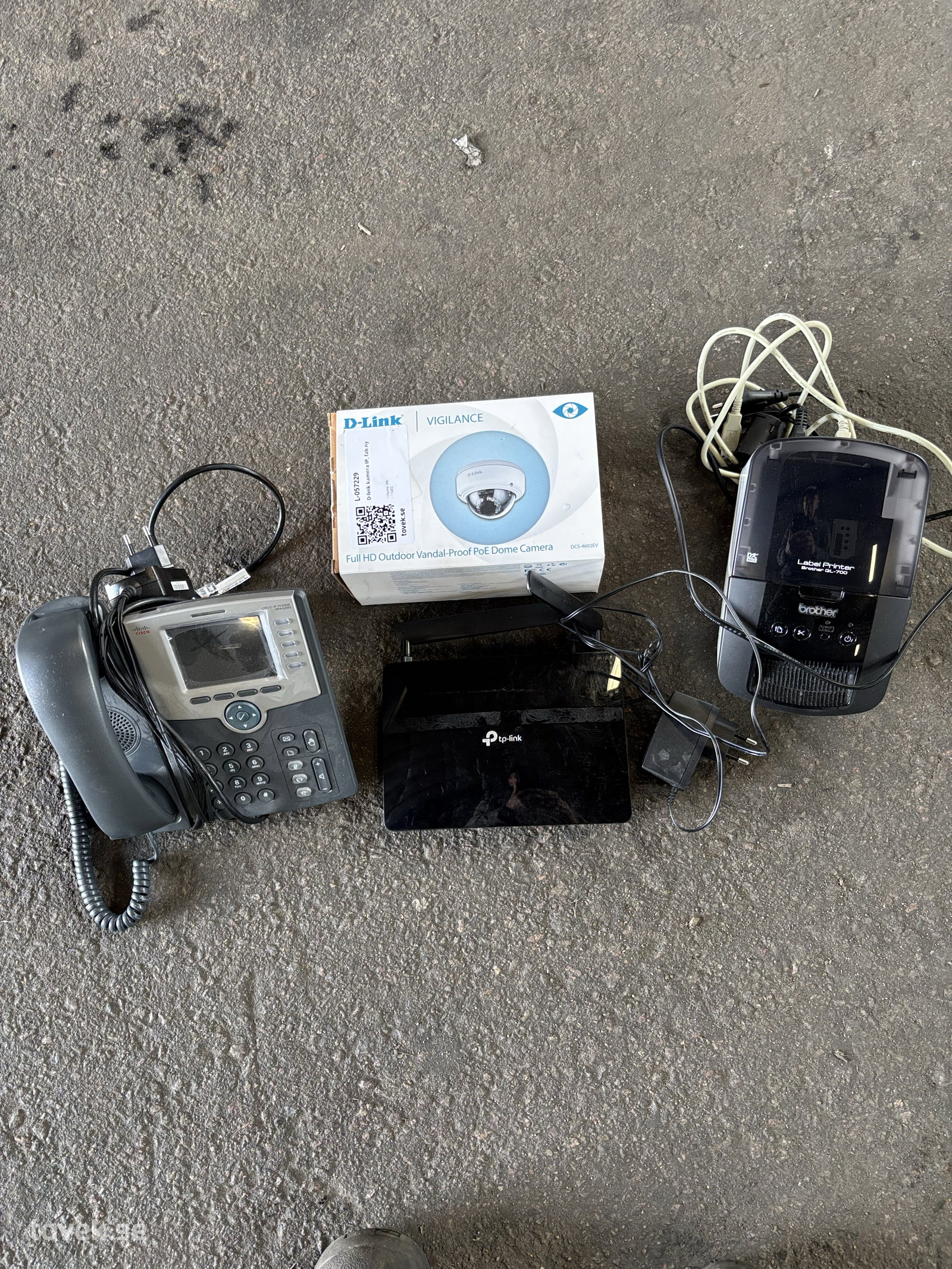 D-link kamera IP, fab.ny, router, ip-telefon, etikettskrivare Brother QL 700 på auktion i Ätran hos Toveks Auktioner