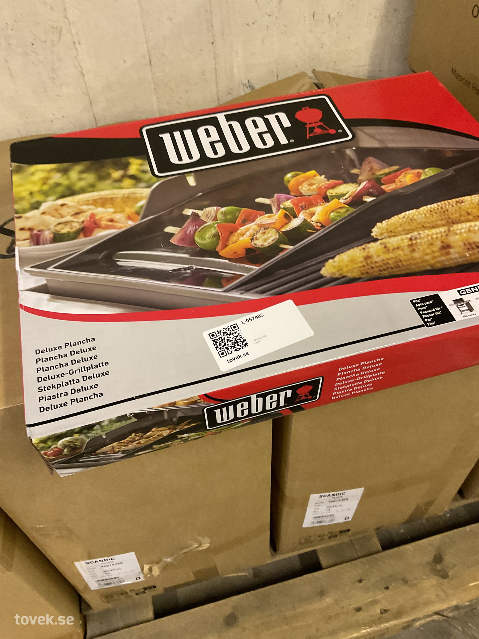 Tillbehör till Weber grill på auktion i Tuna Hästberg, Idkerberget hos Toveks Auktioner