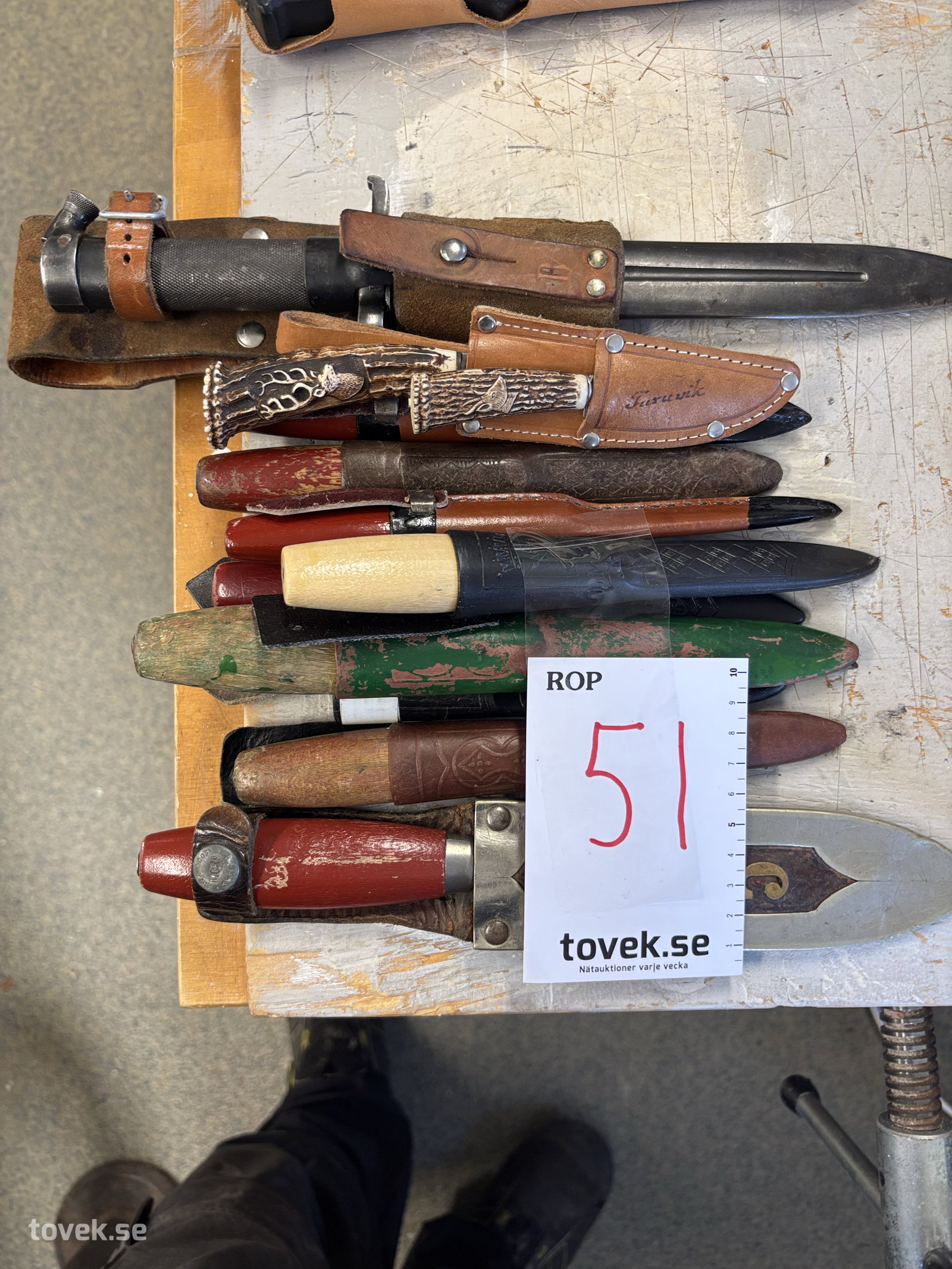 Knivar på auktion i Sundsvall hos Toveks Auktioner