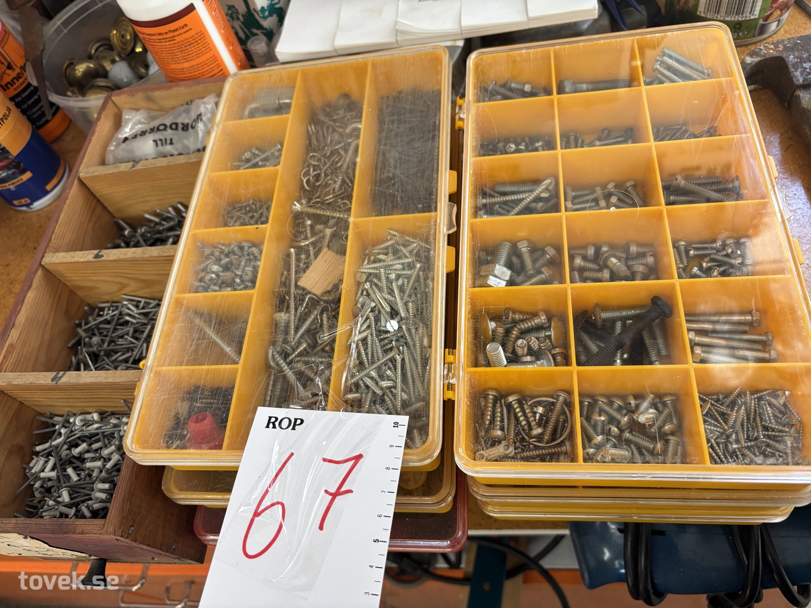 Diverse skruvsortimentet m.m. på auktion i Sundsvall hos Toveks Auktioner