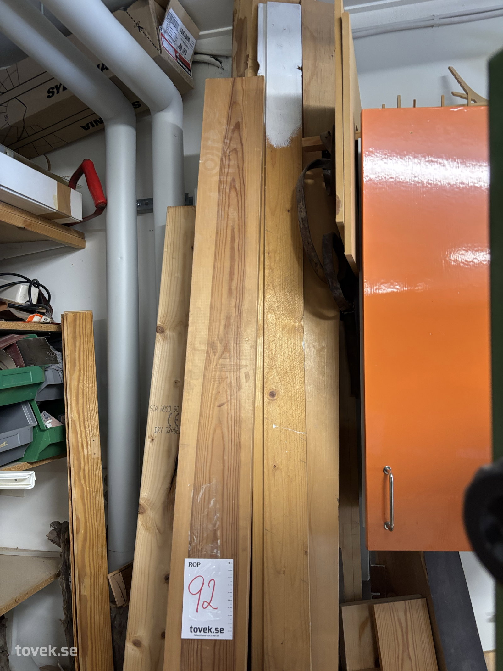Diverse material enligt bilder på auktion i Sundsvall hos Toveks Auktioner