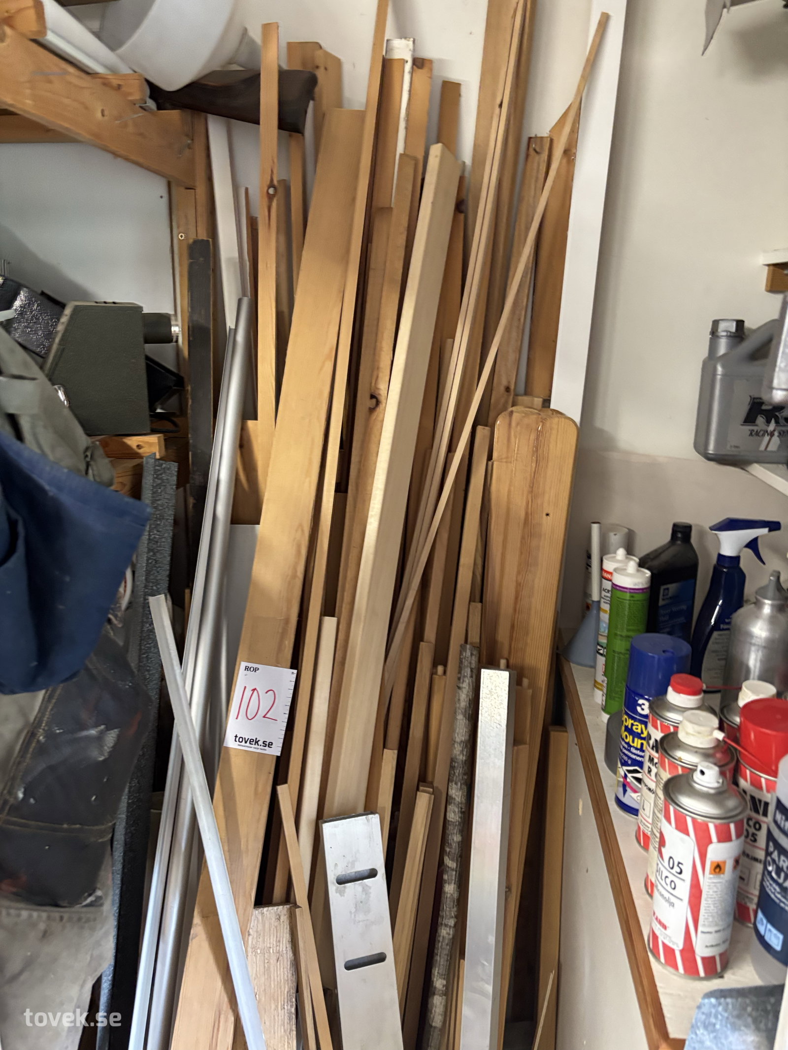 Diverse virke enligt bilder på auktion i Sundsvall hos Toveks Auktioner