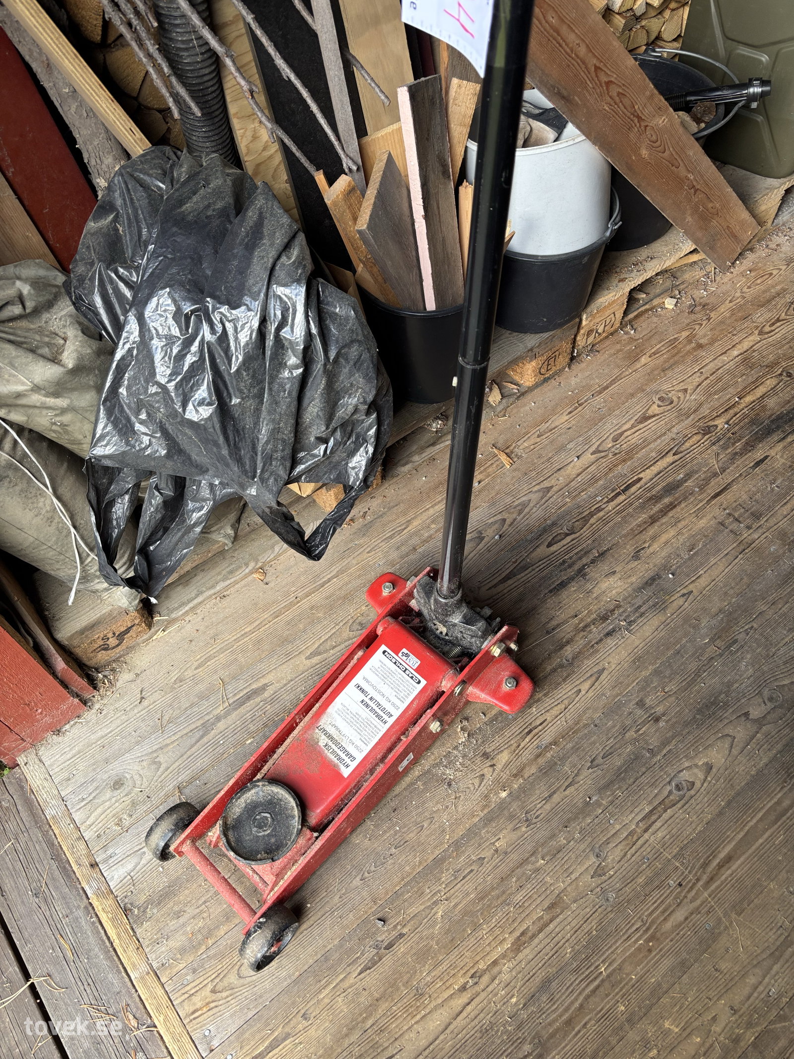 Garagedomkraft på auktion i Sundsvall hos Toveks Auktioner
