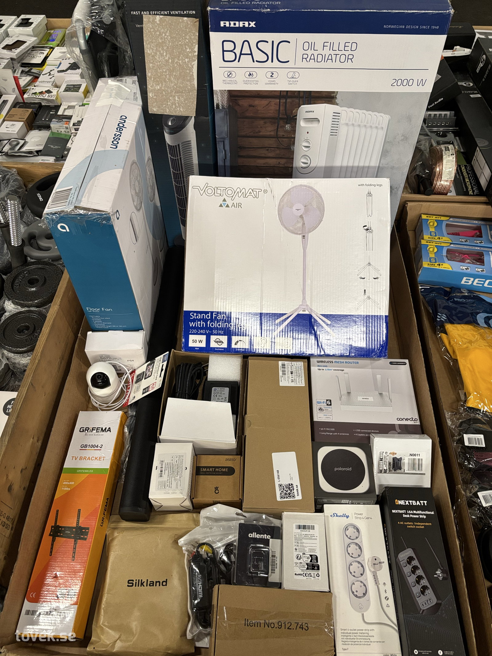 Hemelektronik, router, element, golvfläkt m.m på auktion i Ätran hos Toveks Auktioner
