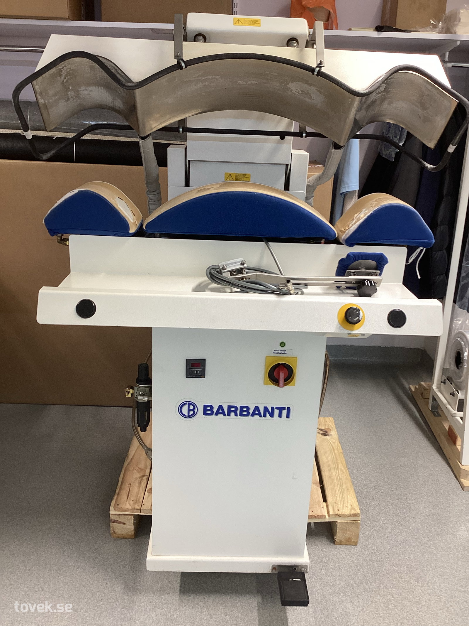 Maskin för manschett och krage Barbanti 510 (ånga) på auktion i Norsborg hos Toveks Auktioner