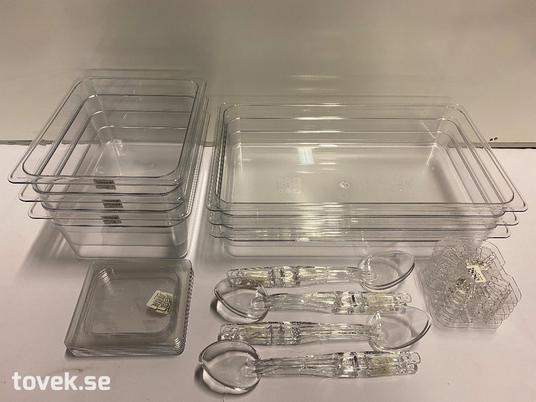 Kantiner 6st, lock 6st, plattor 6st, serveringsskedar 8st, Cambro på auktion i Ätran hos Toveks Auktioner