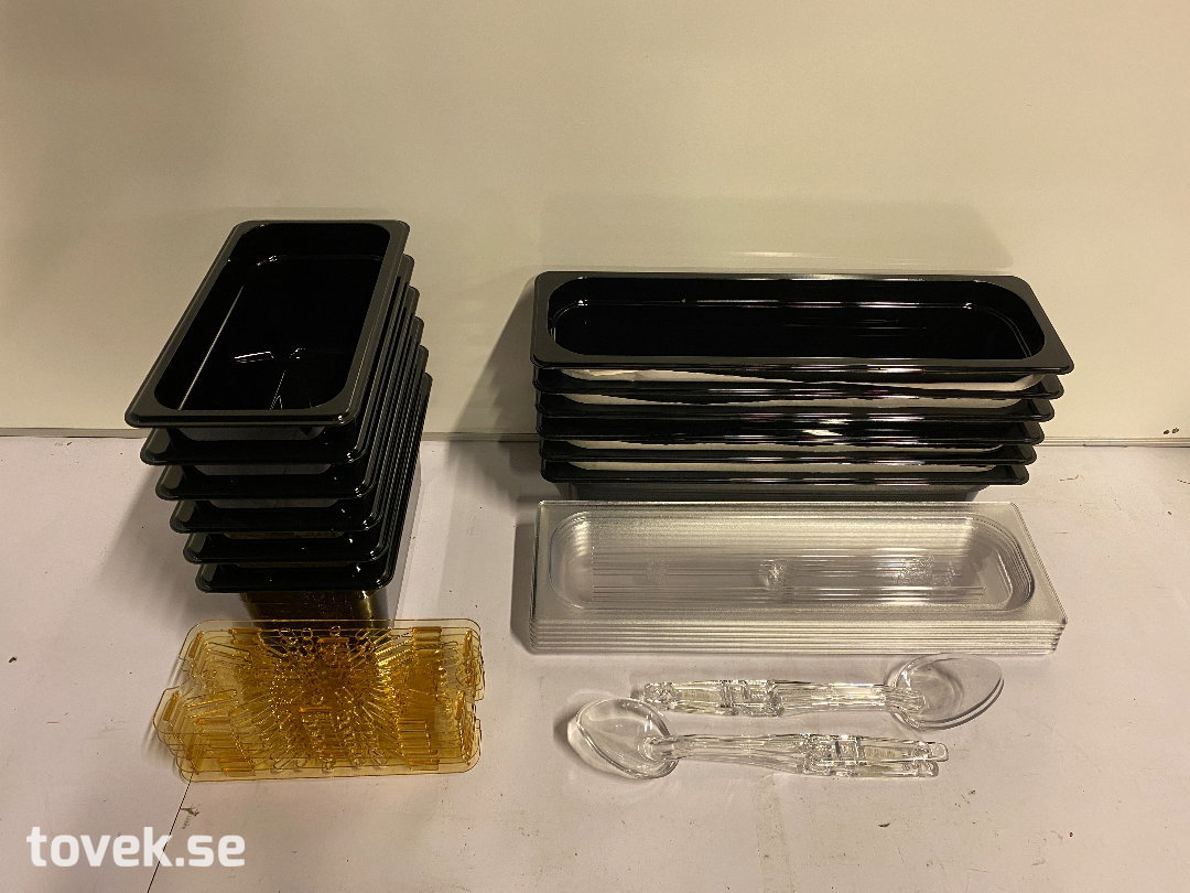 Kantiner, 12st, plattor, 6st, lock, 6st, serveringsskedar, 4st, Cambro, nytt på auktion i Ätran hos Toveks Auktioner