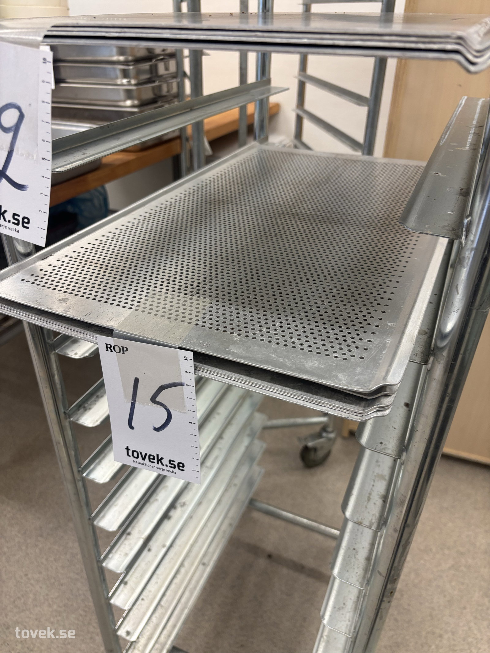 Plåtar i aluminium hålplåt 53x32,5 5 st på auktion i Varberg hos Toveks Auktioner