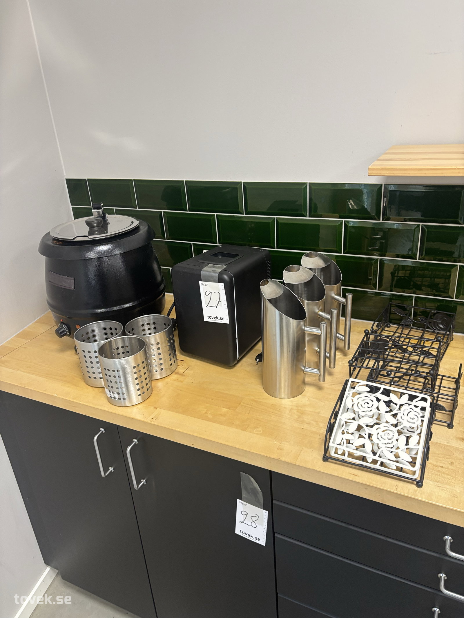 Soppkantin, minikyl, tillbringare, m.m. på auktion i Varberg hos Toveks Auktioner